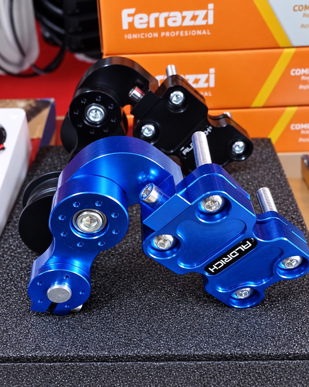 Accesorios azules para motos en Erga